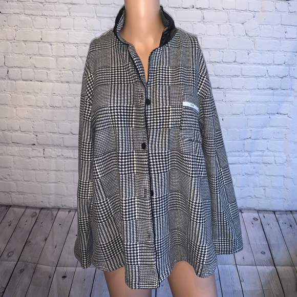 Dkny Tops - DKNY Black & White Button Down top size XL